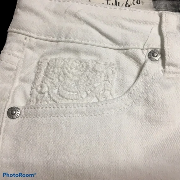 Style & Co Skinny Ankle Pant Crochet Detail Split Hem White Jeans 10P Petite 10 - Picture 8 of 16